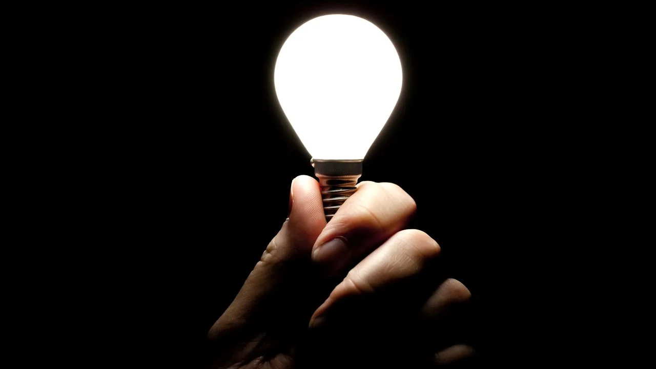 Conta de luz deve fechar ano com aumento de 7%, aponta Aneel